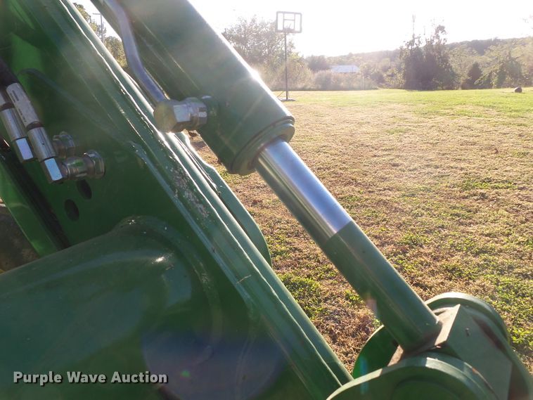 image for item DH7763 2016 John Deere 6105E tractor