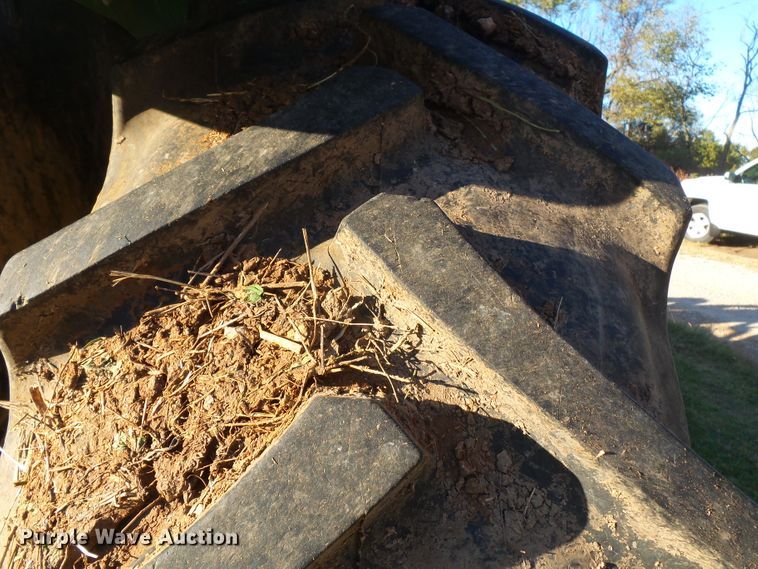 image for item DH7763 2016 John Deere 6105E tractor