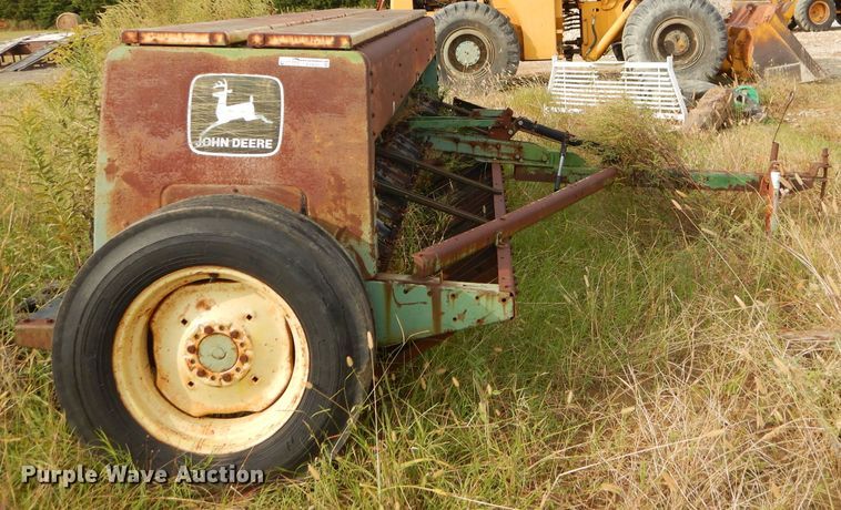 image for item EY9320 John Deere 8300 grain drill