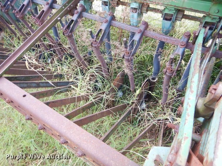 image for item EY9320 John Deere 8300 grain drill