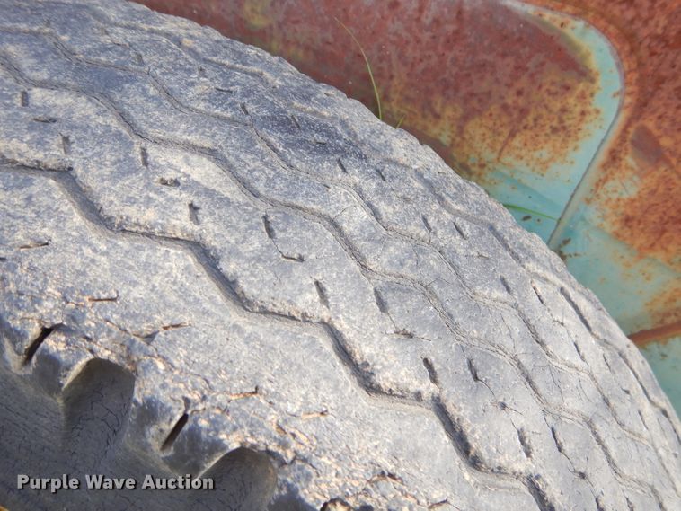 image for item EY9320 John Deere 8300 grain drill