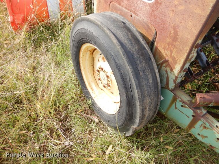 image for item EY9320 John Deere 8300 grain drill