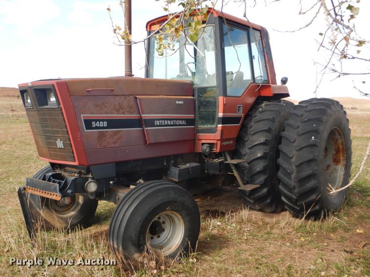 image for item FJ9831 1984 International 5488 tractor