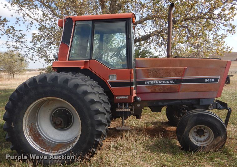 image for item FJ9831 1984 International 5488 tractor