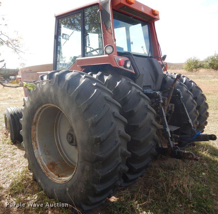 image for item FJ9831 1984 International 5488 tractor