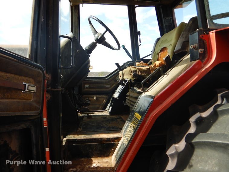 image for item FJ9831 1984 International 5488 tractor