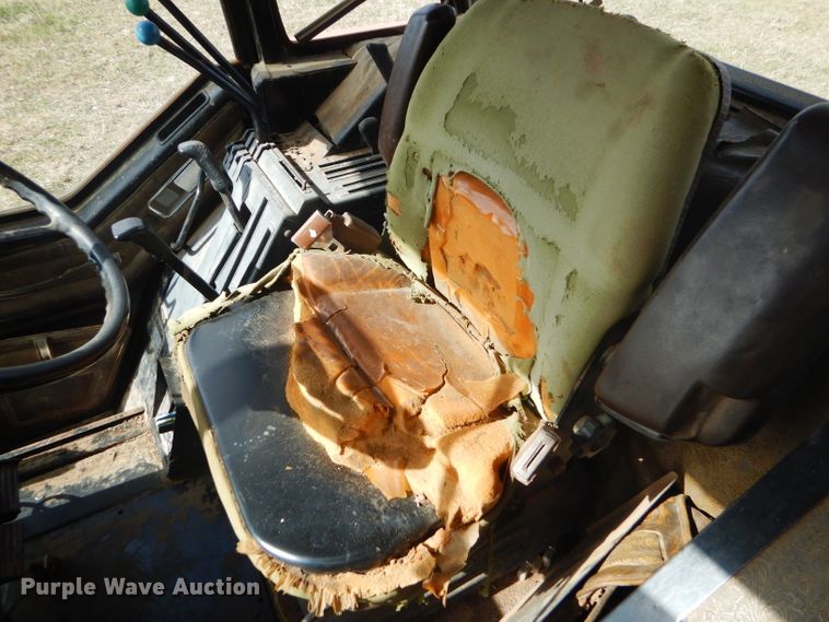 image for item FJ9831 1984 International 5488 tractor