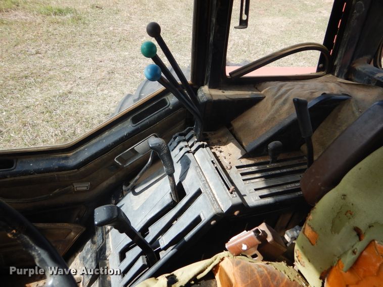 image for item FJ9831 1984 International 5488 tractor