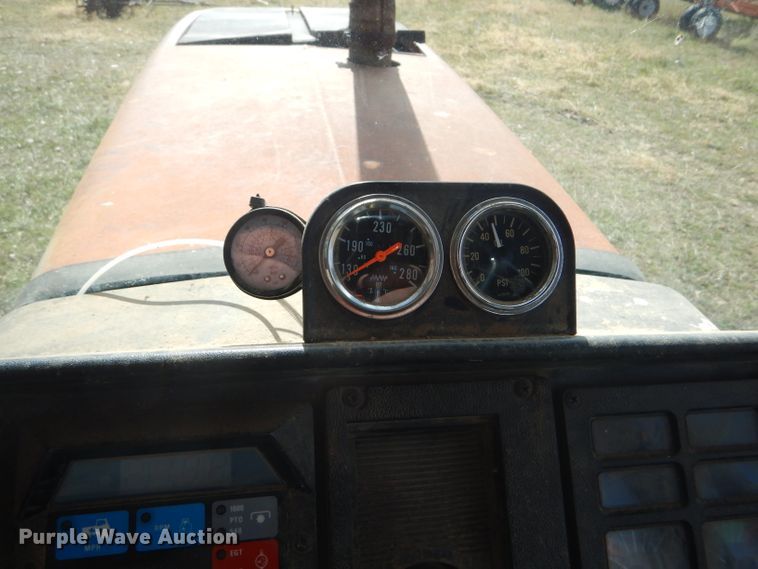 image for item FJ9831 1984 International 5488 tractor