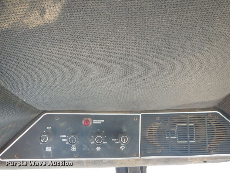 image for item FJ9831 1984 International 5488 tractor