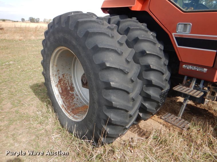 image for item FJ9831 1984 International 5488 tractor