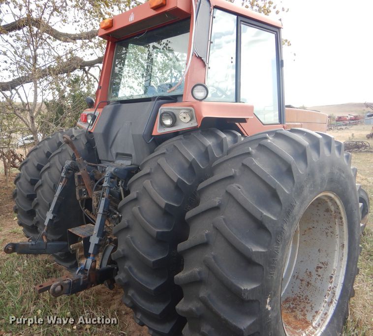 image for item FJ9831 1984 International 5488 tractor