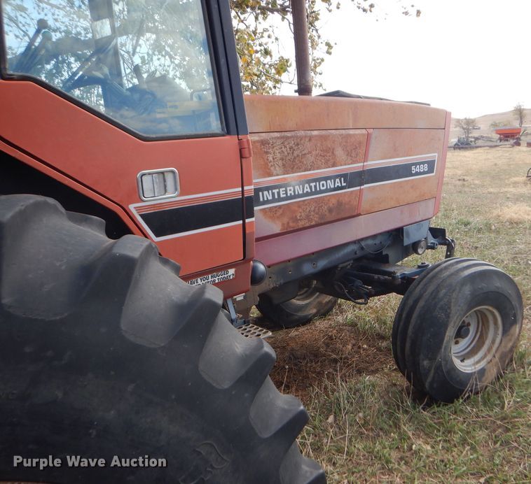 image for item FJ9831 1984 International 5488 tractor