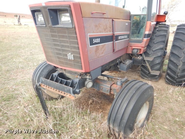image for item FJ9831 1984 International 5488 tractor