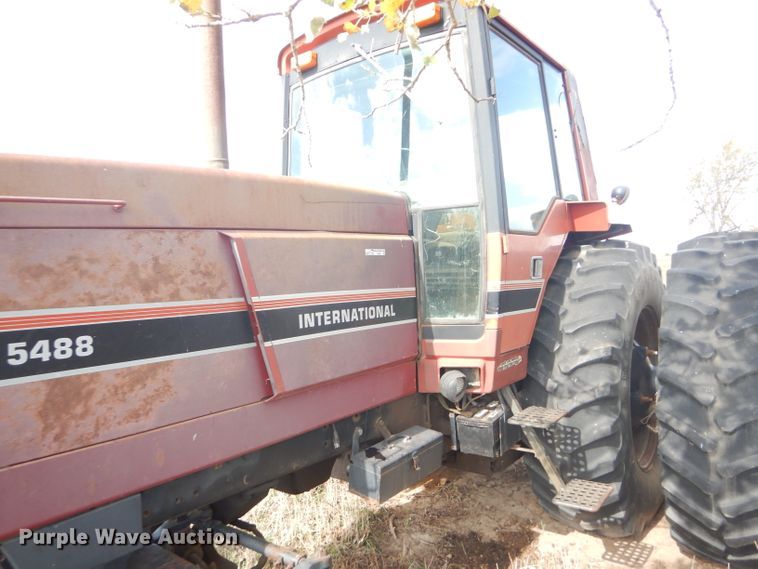 image for item FJ9831 1984 International 5488 tractor
