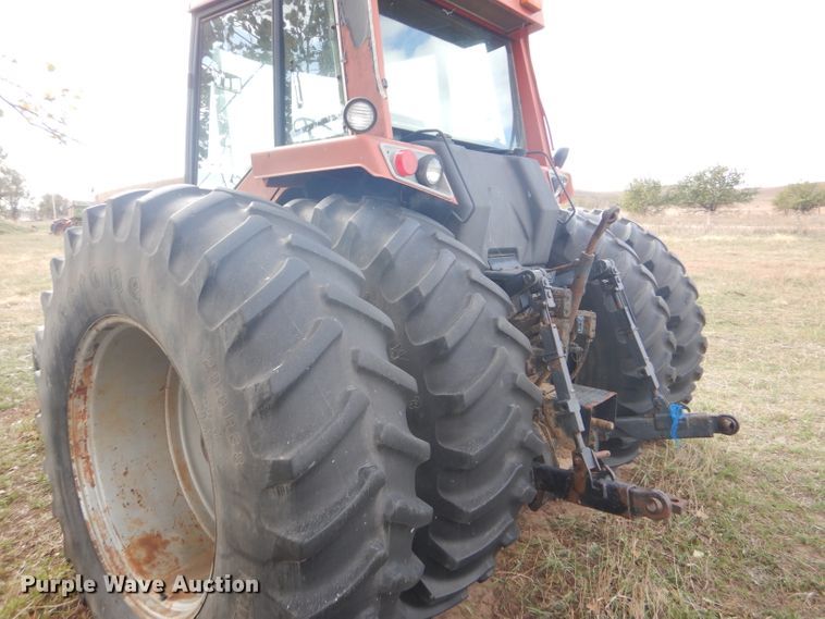 image for item FJ9831 1984 International 5488 tractor