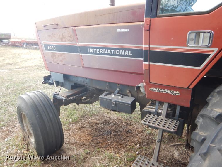 image for item FJ9831 1984 International 5488 tractor
