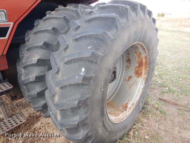 image for item FJ9831 1984 International 5488 tractor