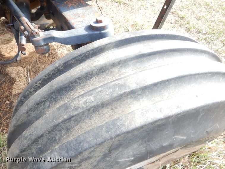 image for item FJ9831 1984 International 5488 tractor