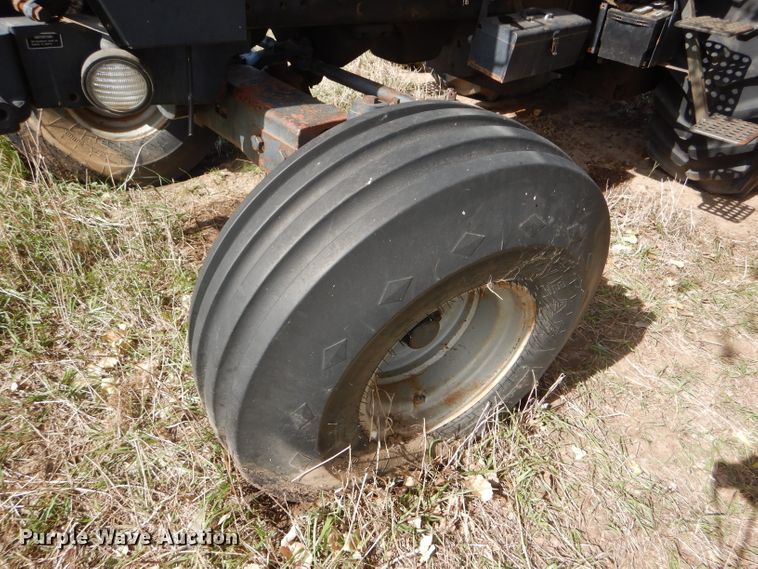 image for item FJ9831 1984 International 5488 tractor