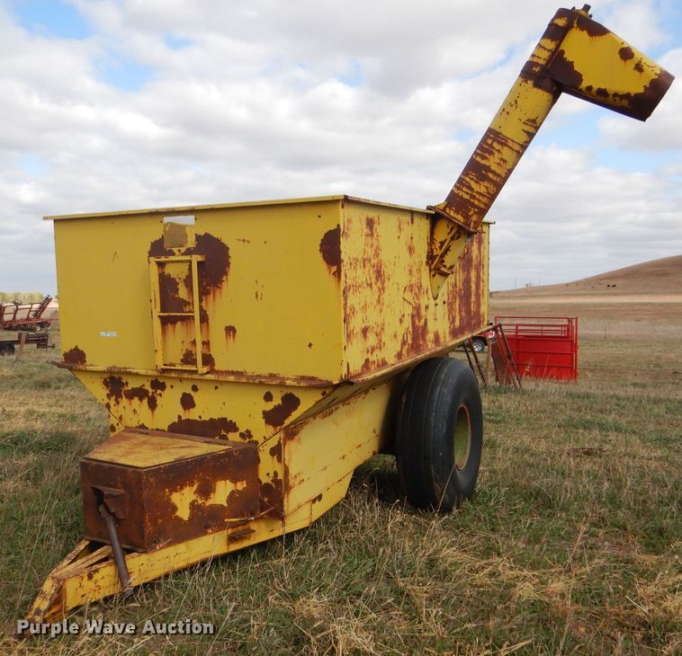 Harris and Thrush Big 12 grain cart in Brookville, KS Item FJ9849