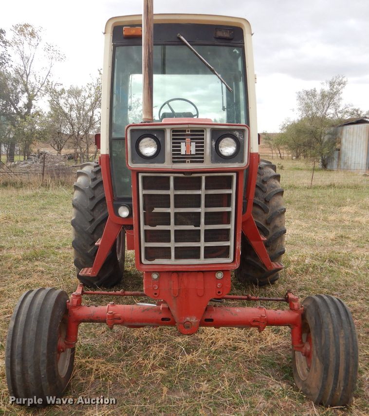 image for item FJ9858 1981 International Hydro 186 tractor