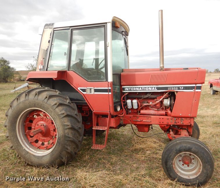 image for item FJ9858 1981 International Hydro 186 tractor