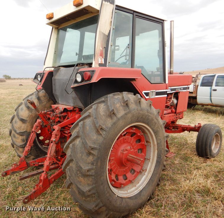 image for item FJ9858 1981 International Hydro 186 tractor