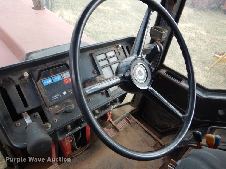 image for item FJ9858 1981 International Hydro 186 tractor