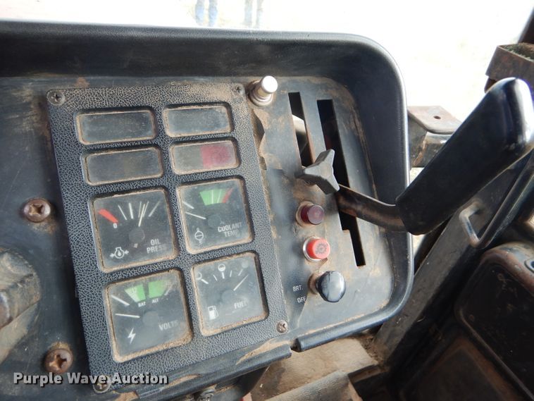 image for item FJ9858 1981 International Hydro 186 tractor