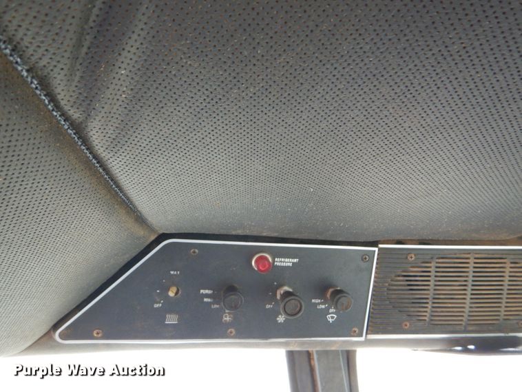 image for item FJ9858 1981 International Hydro 186 tractor