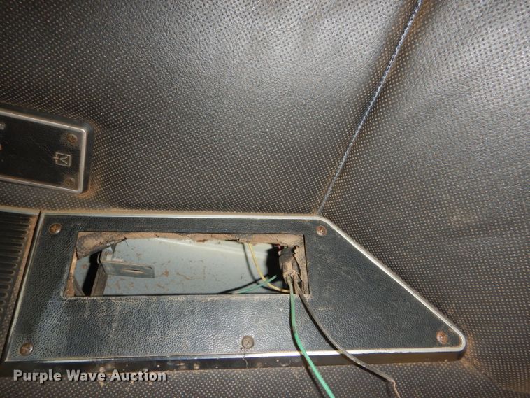 image for item FJ9858 1981 International Hydro 186 tractor