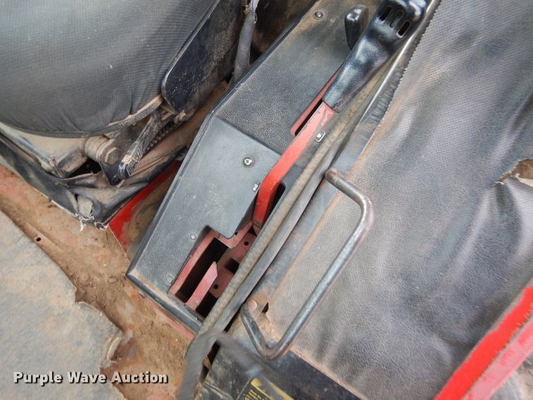 image for item FJ9858 1981 International Hydro 186 tractor