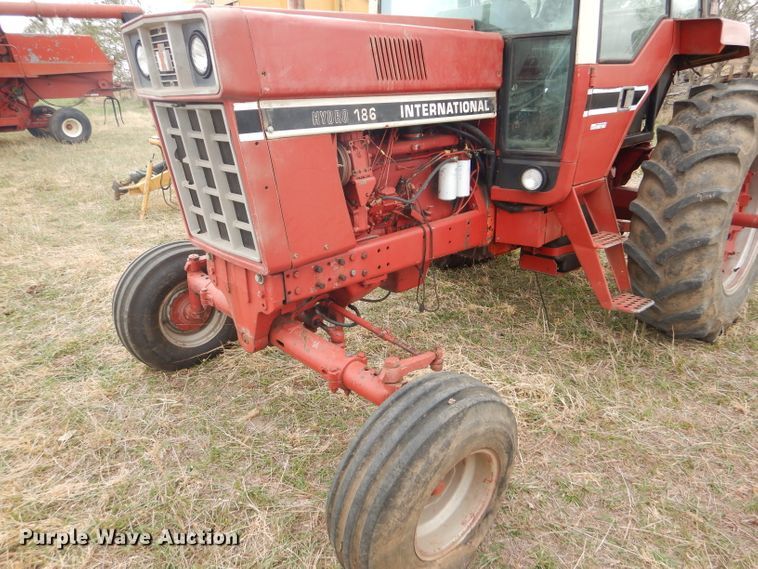 image for item FJ9858 1981 International Hydro 186 tractor