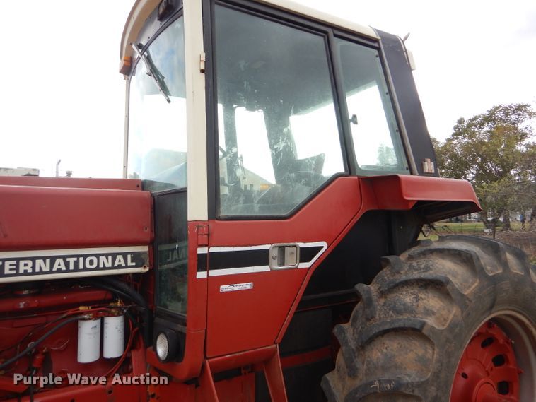 image for item FJ9858 1981 International Hydro 186 tractor