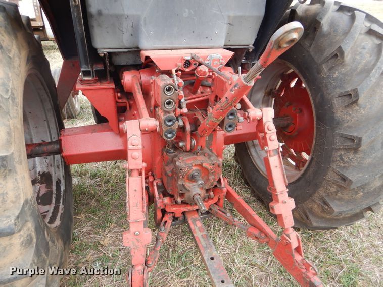 image for item FJ9858 1981 International Hydro 186 tractor