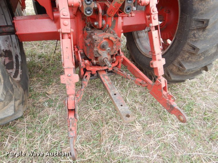 image for item FJ9858 1981 International Hydro 186 tractor
