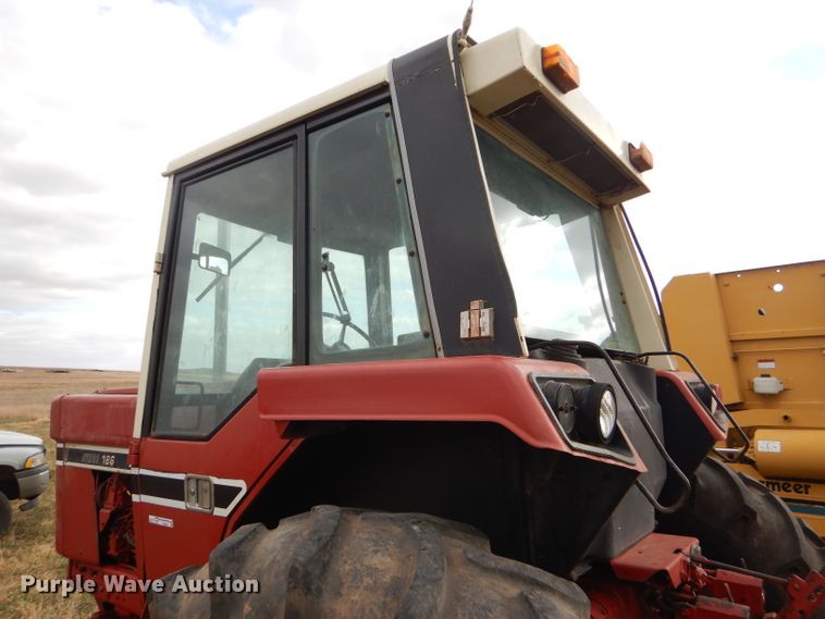 image for item FJ9858 1981 International Hydro 186 tractor