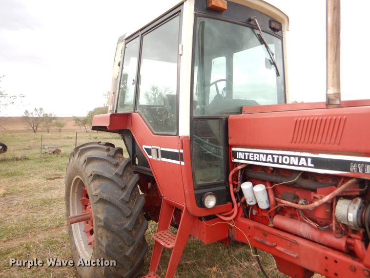 image for item FJ9858 1981 International Hydro 186 tractor