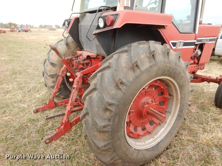 image for item FJ9858 1981 International Hydro 186 tractor