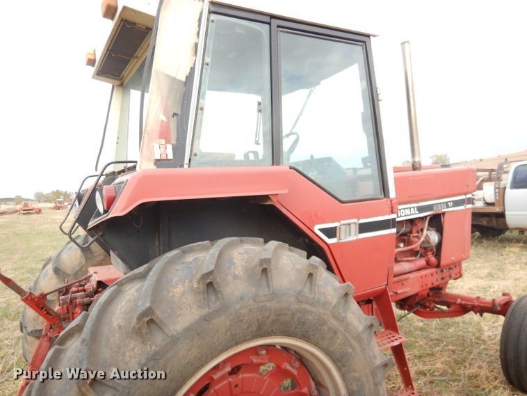 image for item FJ9858 1981 International Hydro 186 tractor