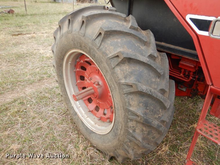 image for item FJ9858 1981 International Hydro 186 tractor