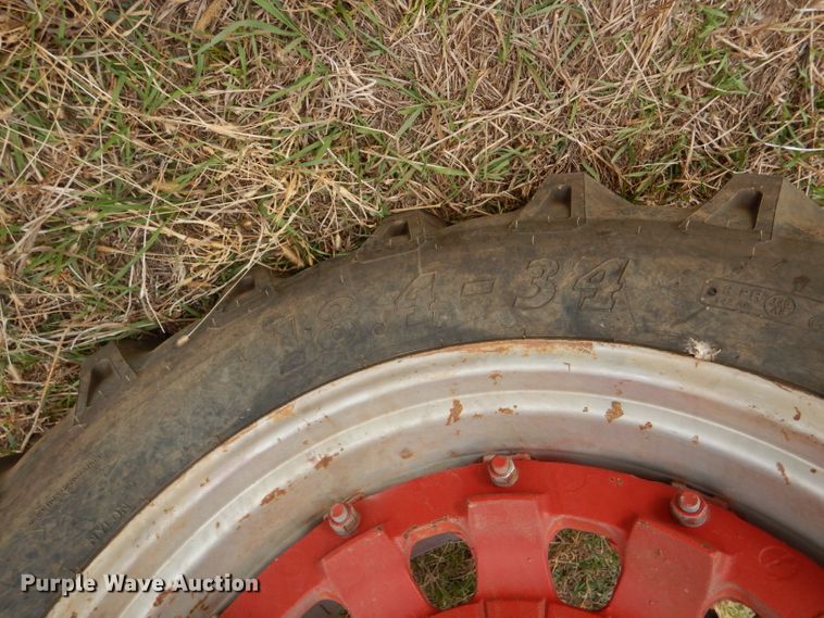 image for item FJ9858 1981 International Hydro 186 tractor