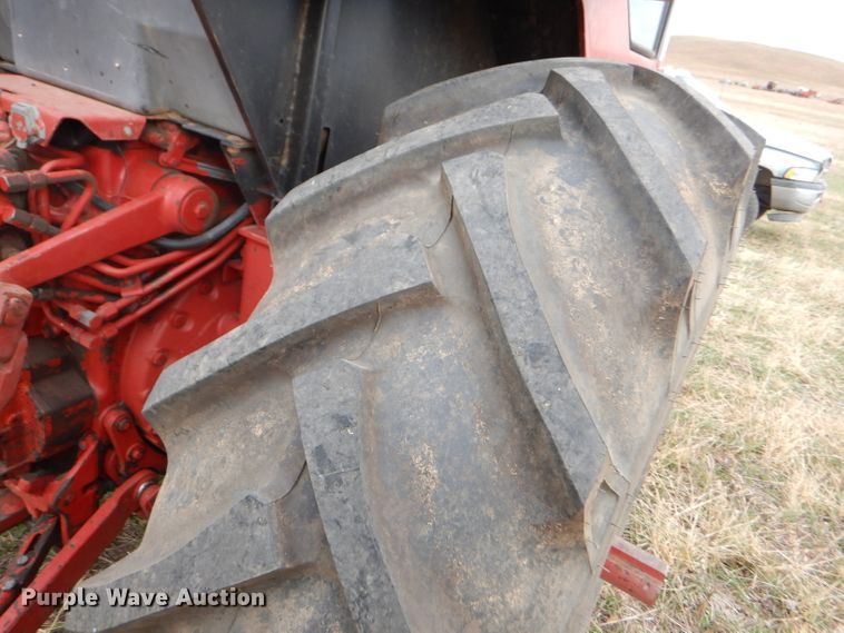 image for item FJ9858 1981 International Hydro 186 tractor