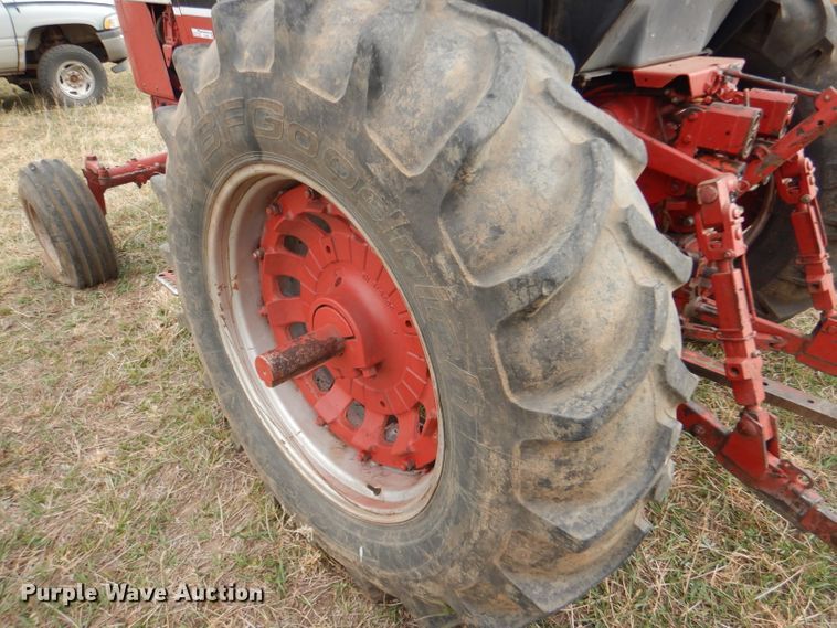 image for item FJ9858 1981 International Hydro 186 tractor