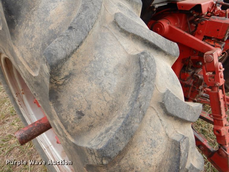 image for item FJ9858 1981 International Hydro 186 tractor