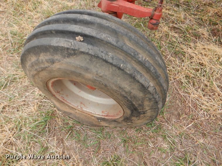 image for item FJ9858 1981 International Hydro 186 tractor