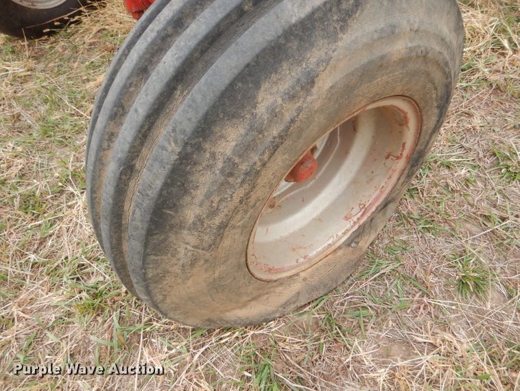 image for item FJ9858 1981 International Hydro 186 tractor