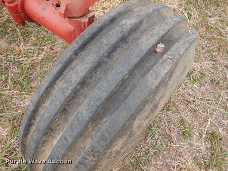 image for item FJ9858 1981 International Hydro 186 tractor