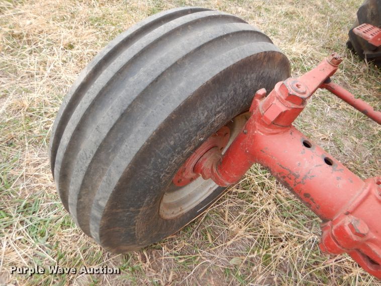 image for item FJ9858 1981 International Hydro 186 tractor